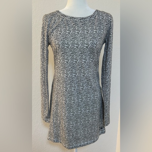 Rip Curl Black and White Chevron Printed Long Sleeve Dress Size Large - Picture 1 of 7